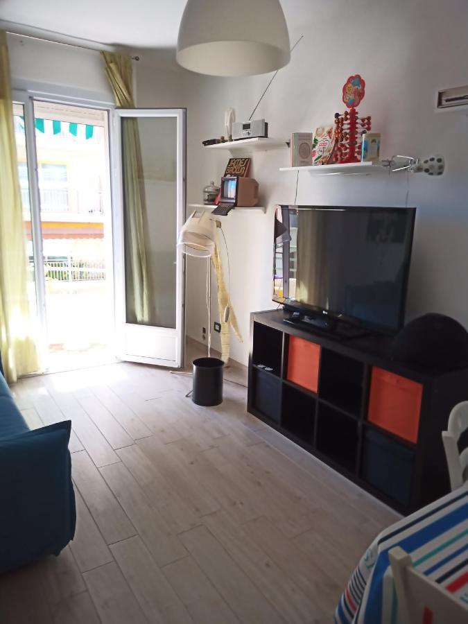 Grand F2 60Mq Centre Antibes, Proche Plages, Commerces, 2 Balcons, Parking, Train, Bus, Deco Vintage, Pet Friendly, Ideal Famille Ou 1-2 Couples Lejlighed Eksteriør billede