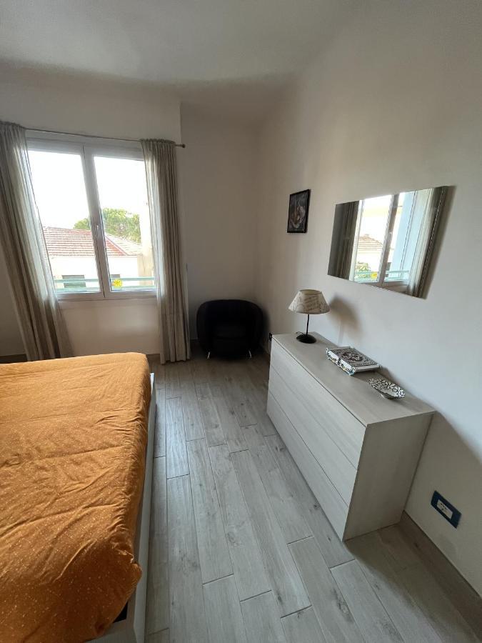 Grand F2 60Mq Centre Antibes, Proche Plages, Commerces, 2 Balcons, Parking, Train, Bus, Deco Vintage, Pet Friendly, Ideal Famille Ou 1-2 Couples Lejlighed Eksteriør billede