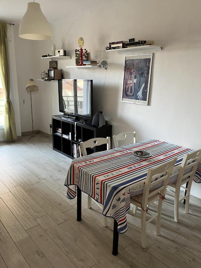 Grand F2 60Mq Centre Antibes, Proche Plages, Commerces, 2 Balcons, Parking, Train, Bus, Deco Vintage, Pet Friendly, Ideal Famille Ou 1-2 Couples Lejlighed Eksteriør billede